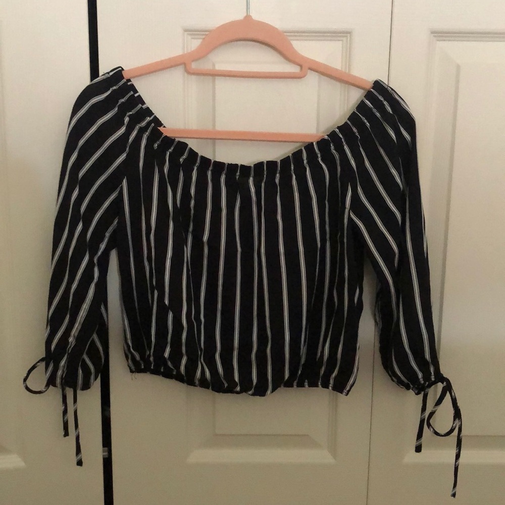 LA Hearts small casual shirt.